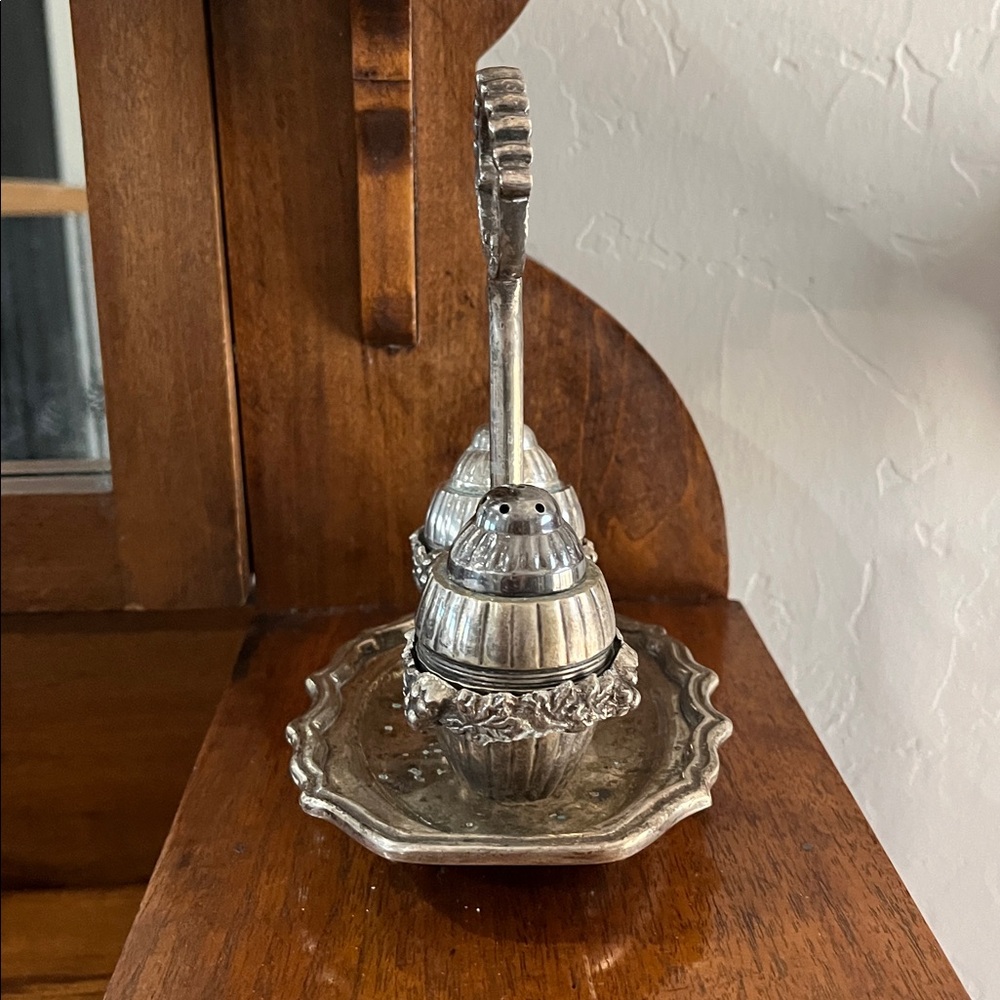 Vintage Silver Plated Salt & Pepper Shakers with Floral Carrying Caddy Holder - Picture 2 of 7